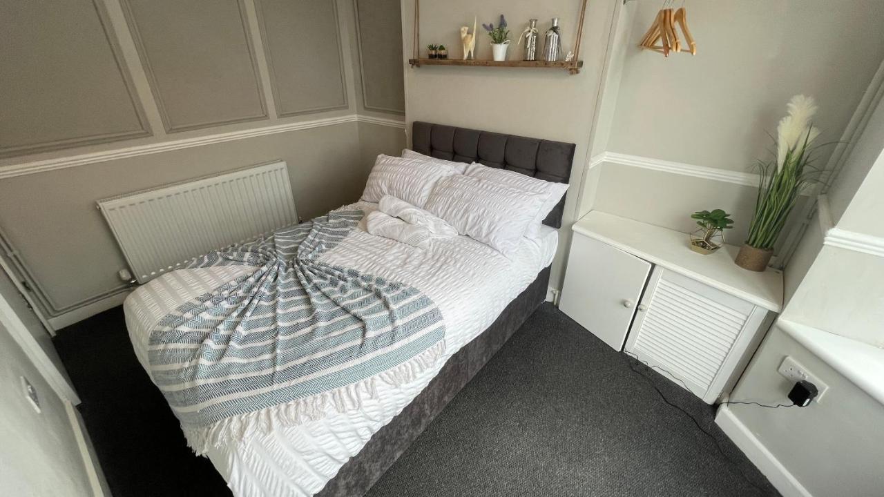 Spacious 6 Bed Home Near City & Albion Stadium Perfect For Contractors! Birmingham Extérieur photo