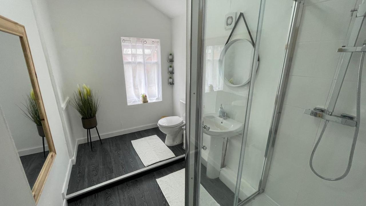 Spacious 6 Bed Home Near City & Albion Stadium Perfect For Contractors! Birmingham Extérieur photo