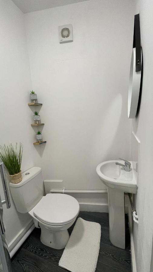 Spacious 6 Bed Home Near City & Albion Stadium Perfect For Contractors! Birmingham Extérieur photo